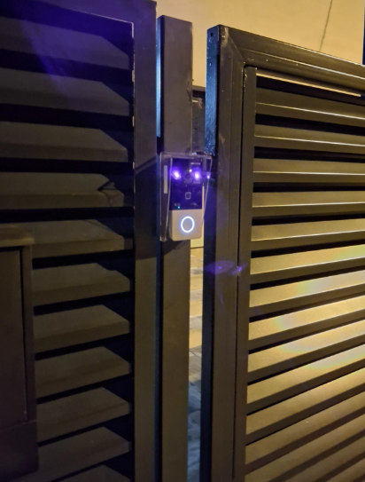 Noční přísvit dveřní stanice Hikvision